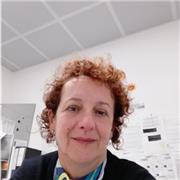 Laureata in lingue con diploma di interprete e traduttore